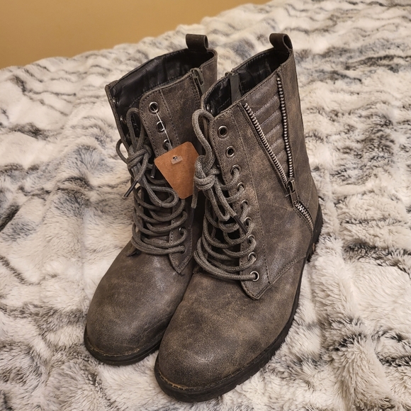 Rue 21 Boots Size  S 6/7 - Picture 1 of 2